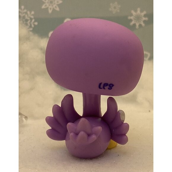 Authentic Littlest Pet Shop # 2411 Purple Striped Ribbons & Twirls Blythe Swan - Picture 3 of 3